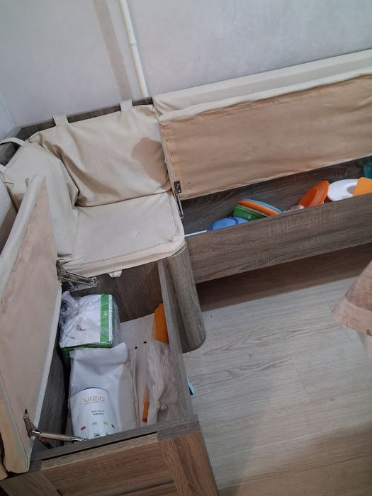 Кухонный уголок  со столом