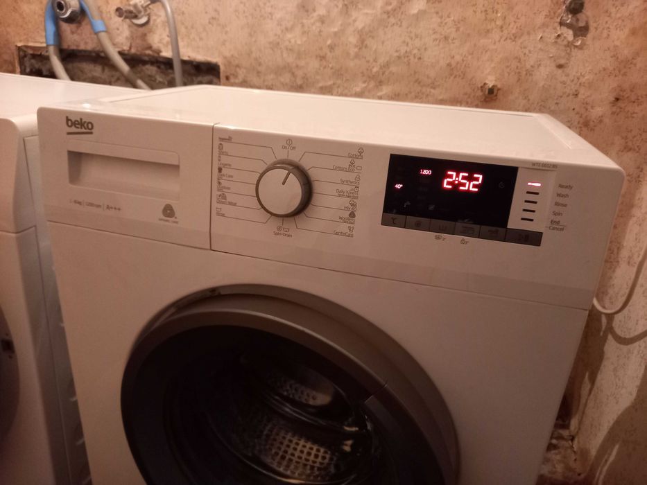 Продавам отлично работеща пералня Beko WTE 6612 BS