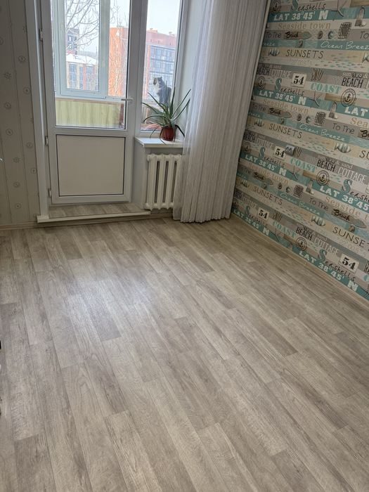 Продам ленолиум б/у с плинтусами и аксессуарами, разные размеры.