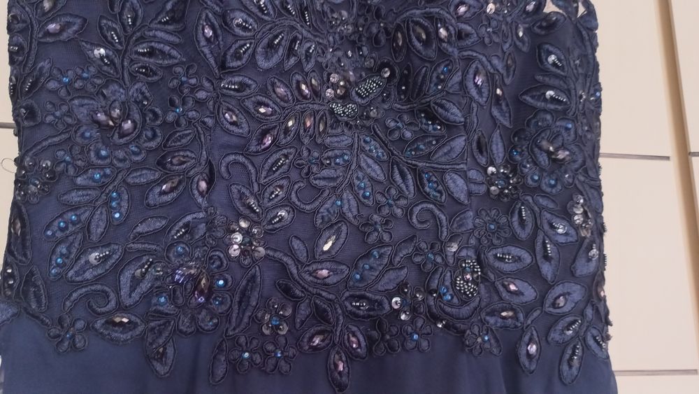 Официална рокля.