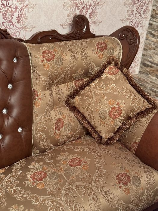 Комплект мягкой мебели с журнальным столиком для зала, гостиной