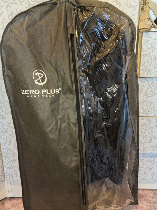 Продается черный костюм