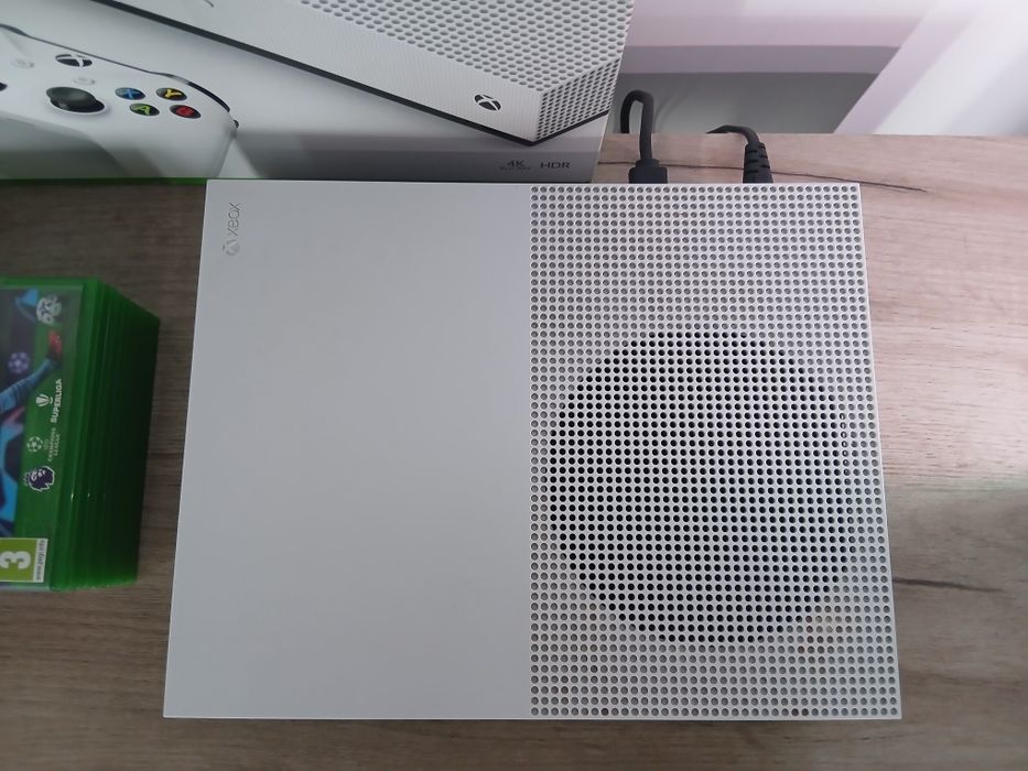 Vand Consolă Xbox One S 1 TB + 1 Controller Original Alb + 5 Jocuri