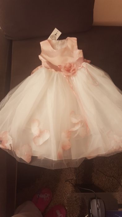 Дрешки за момиче