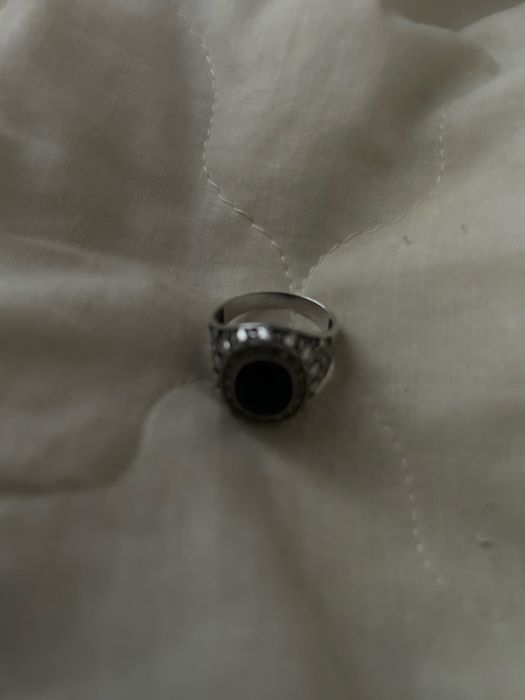 Продам кольцо серебро очень красивое