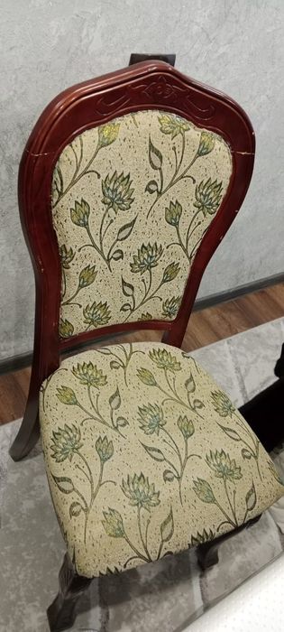 Продам стол для гостиной