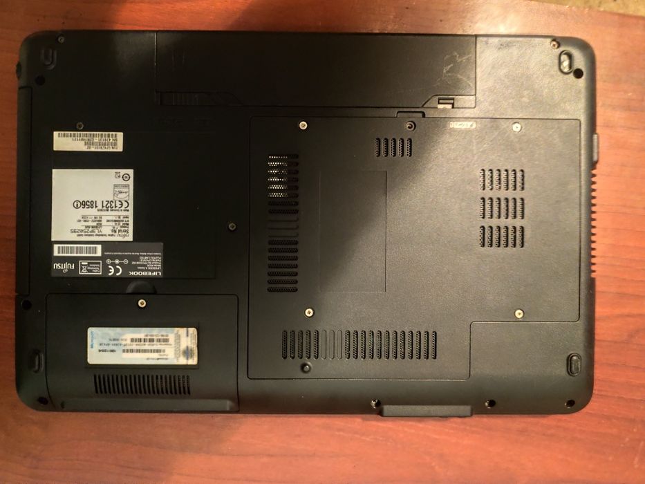 Vând laptop Fujitsu Lifebook
