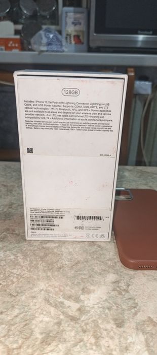 iPhone 11 128GB, защитное стекло, зарядка, чехол