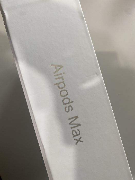 AirPods Max sunt noi