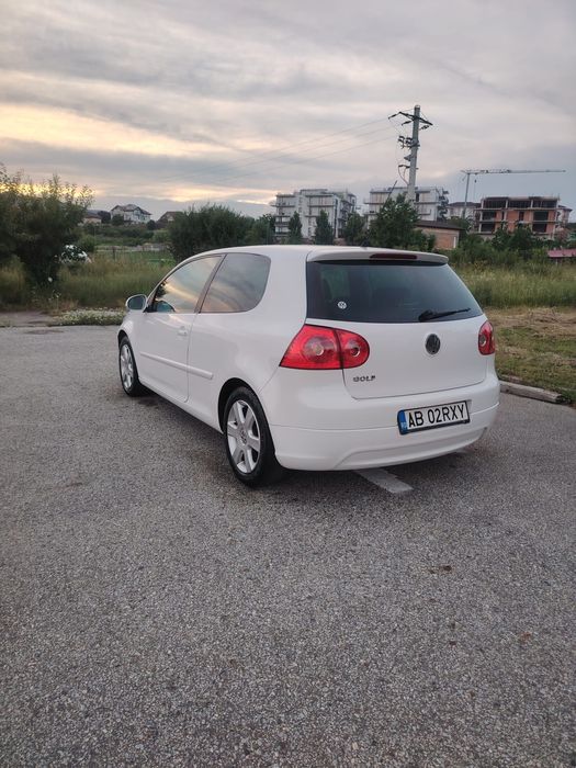 Vând Volkswagen Golf 5
