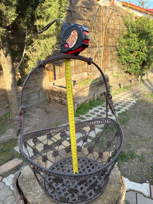 cos metalic pentru flori suspendate