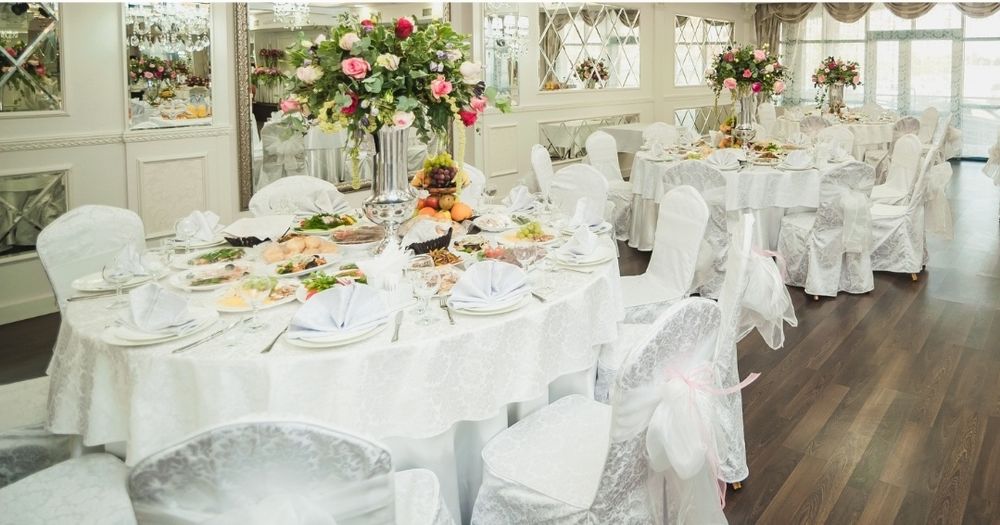 Продам много чехлов для стульев и скатерти