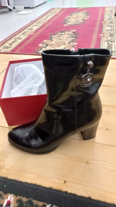 Продаются ботильоны