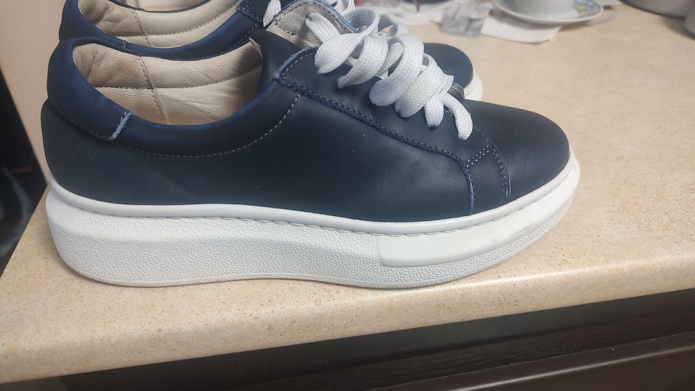 Vând pantofi casual piele