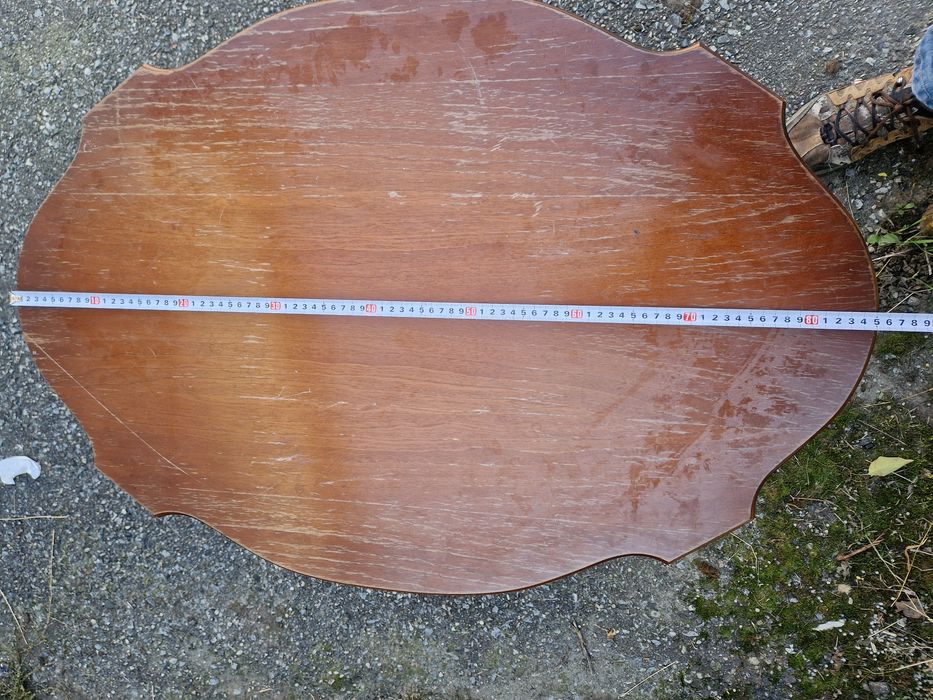 Vând măsuță de lemn lăcuita