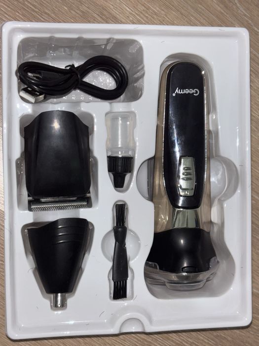 Триммер с тремя насадками.