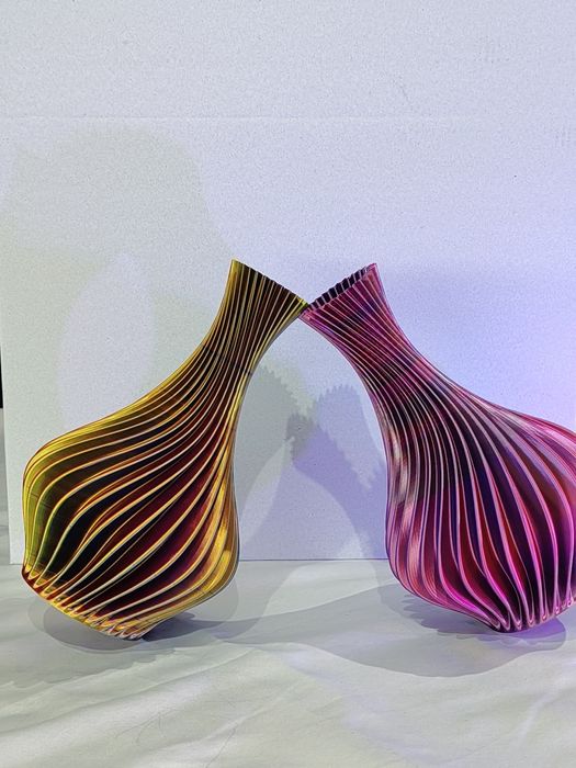 Spiral simon uy uchun  sun'iy gul qo'yadigan plastmas vaza