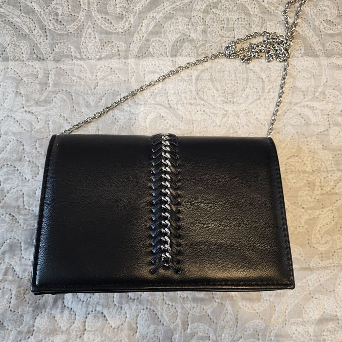 Geanta neagra Benvenuti cu lănțișor