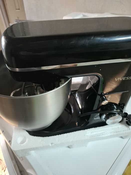 Roboti bucatarie noi