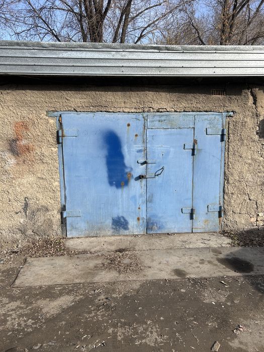 Два гаража продаю