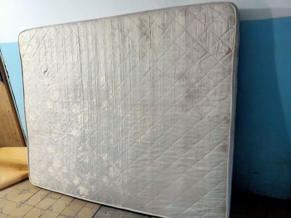 Спальный матрас хороший сост