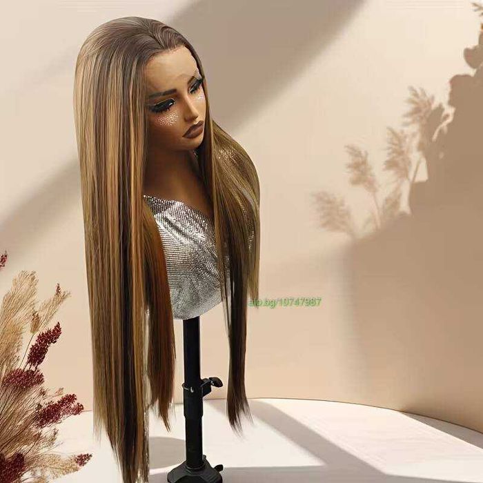 80 см блясък Кестенява синтетична перука с руси кичури и дантела 13×4