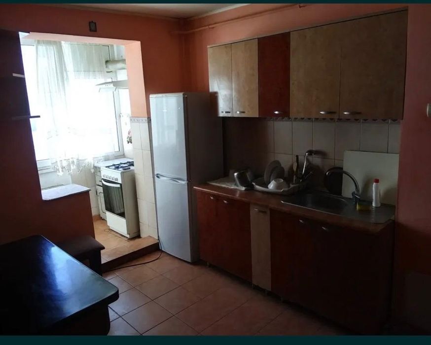Vand apartament  3 camere.accept variante cu garsoniera sau ap  2 camere