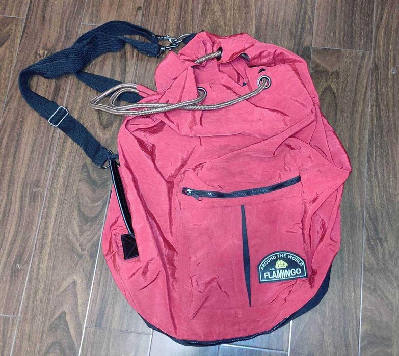 Rucsacuri, diferite marimi si preturi intre doar 40 si 200 lei.