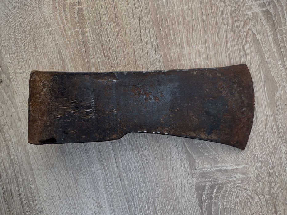 Брадва тупор ...