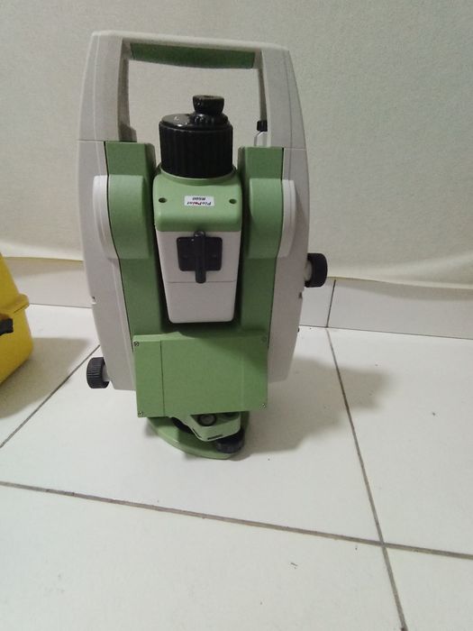 Тахеометр Leica в комплекте.