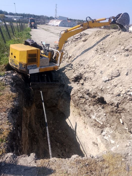 Услуги с малък багер