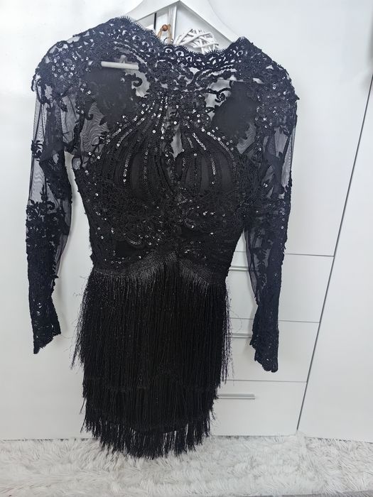 Рокля с дантела и ресни