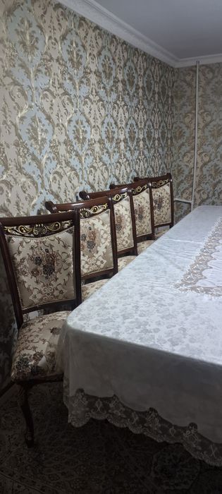 Стол и стулья на 12 персон