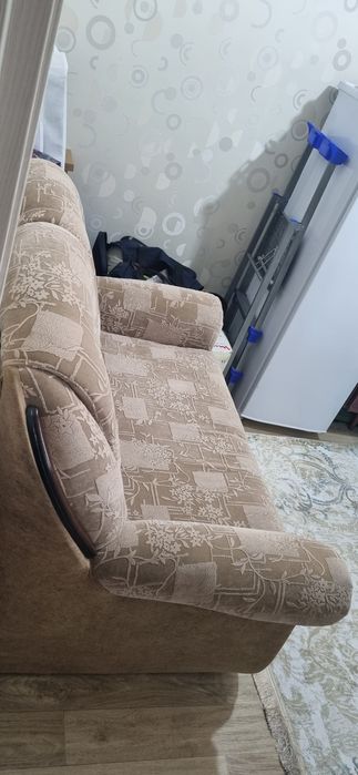 Продам диван 2х местный