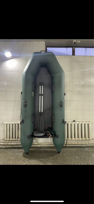 Продам лодку «румб» 2.90 с твердым полом