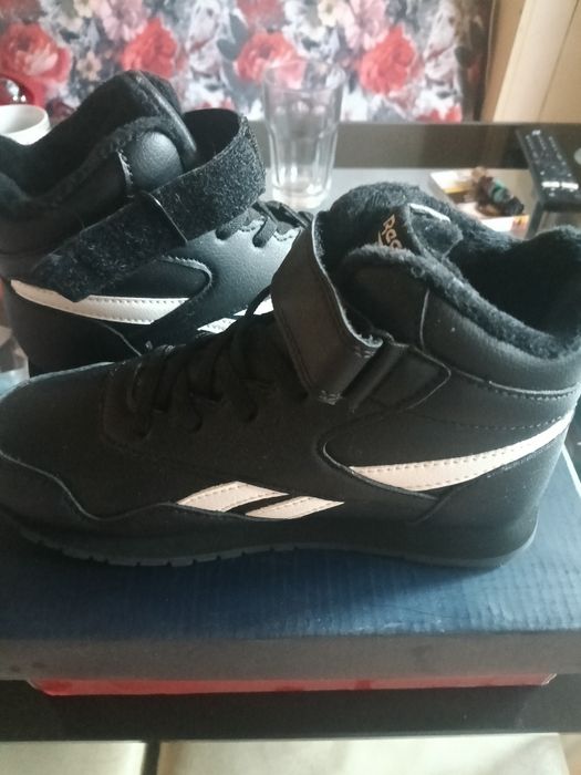 Продавам детски маратонки