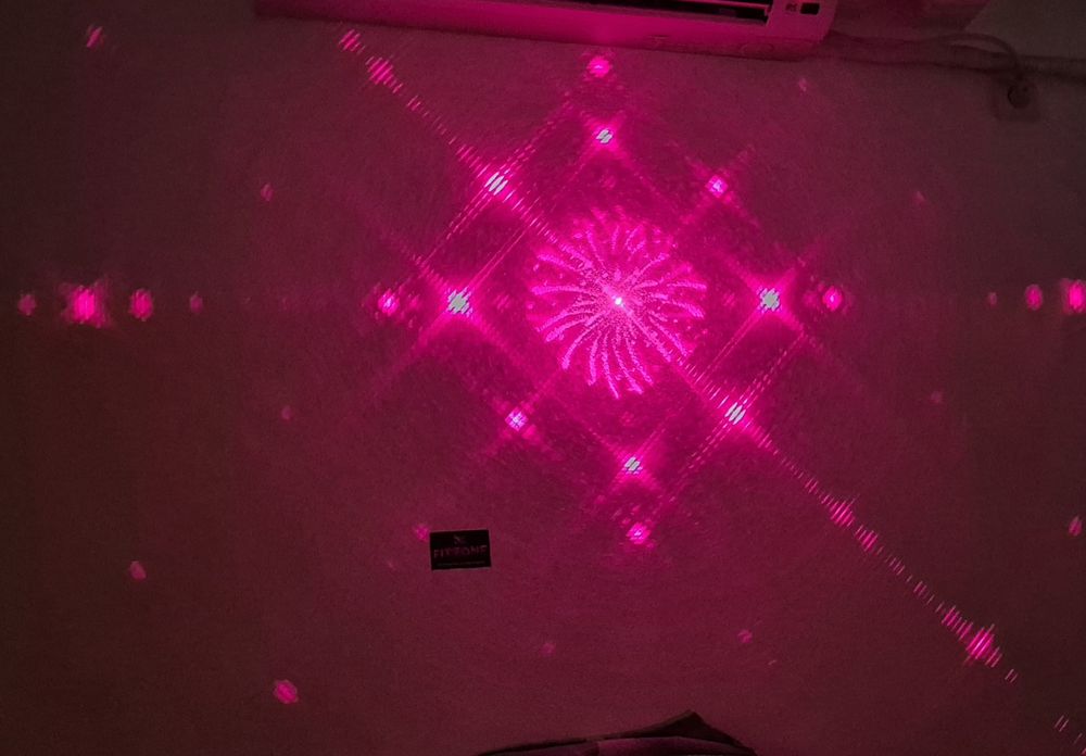 DJ Disco Laser за партита със визуални ефекти сменящи се според ритъма