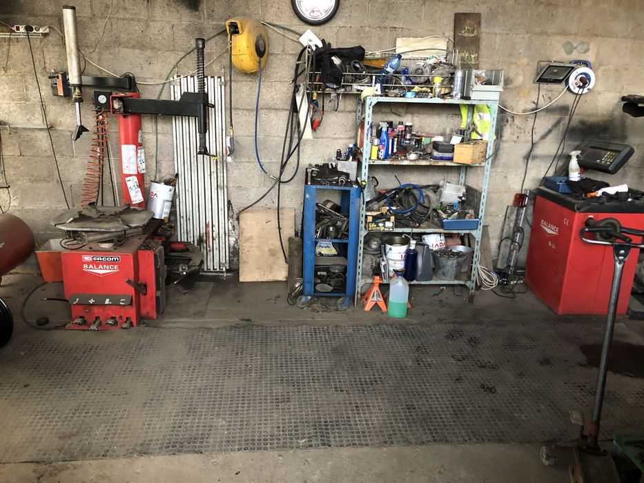 Inchiriez hala garaje si curte destinata service auto si vinzari auto