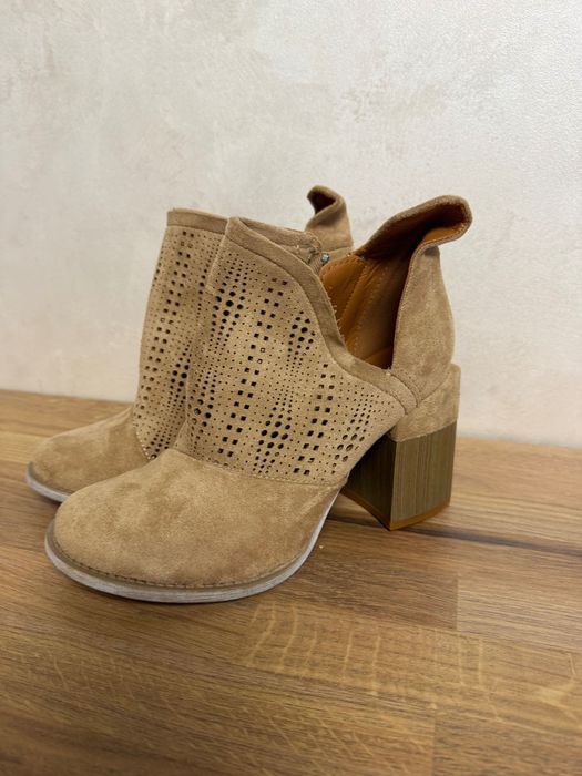 Botine piele întoarsă