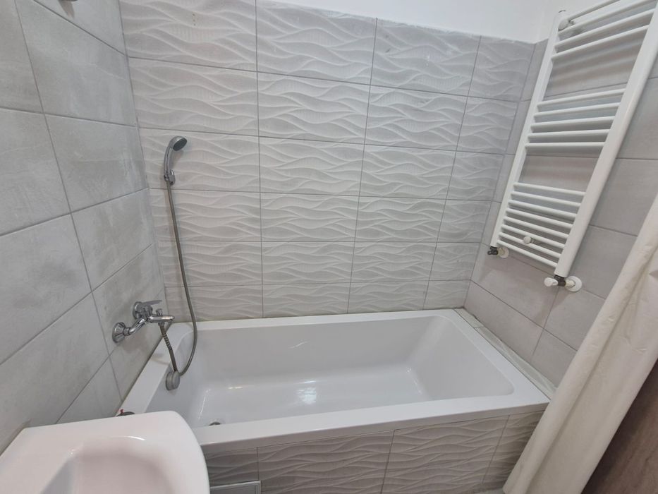 Inchiriez apartament
