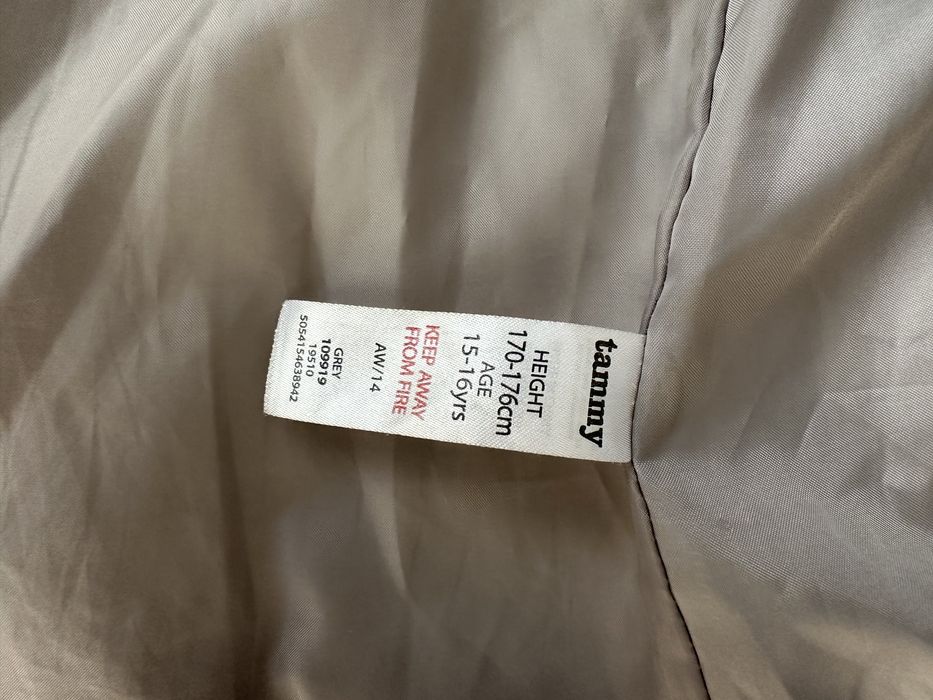 Куртка для девочек с капюшонм. Серого цвета.