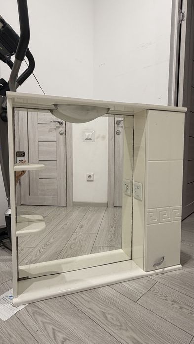 Раковина и зеркало комплектом