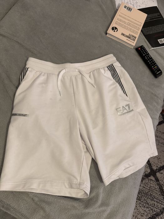 Pnataloni scurti EA7