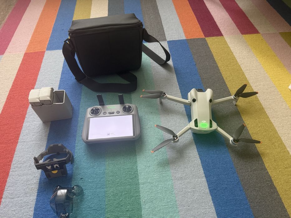Drona dji mini 4 pro fly more combo
