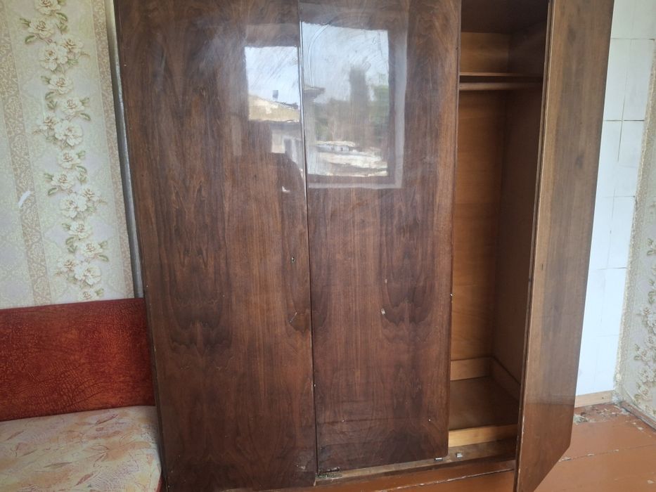 Продам шкафы и кровать.