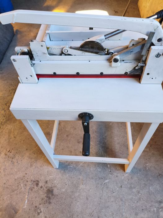 Продаётся гильотина Ideal 3905.