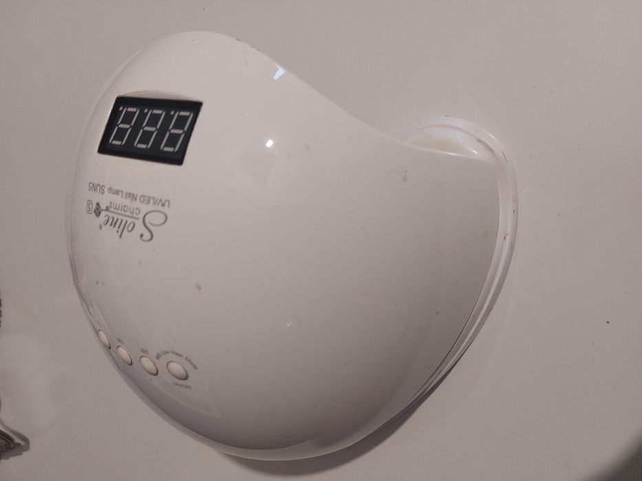 Лед лампа  сушит отлично