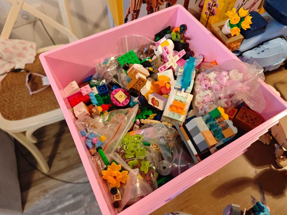 Продавам голям комплект от лего, с книжките, кутиите, LEGO