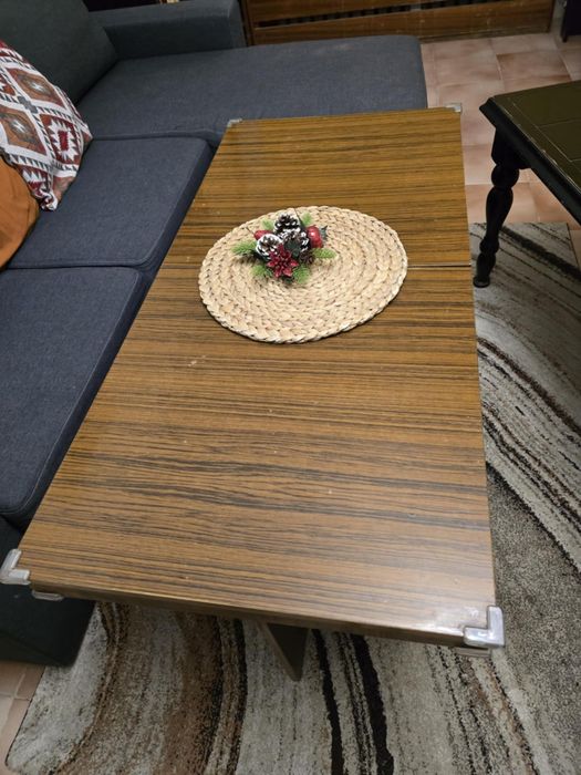 Кафява холна маса