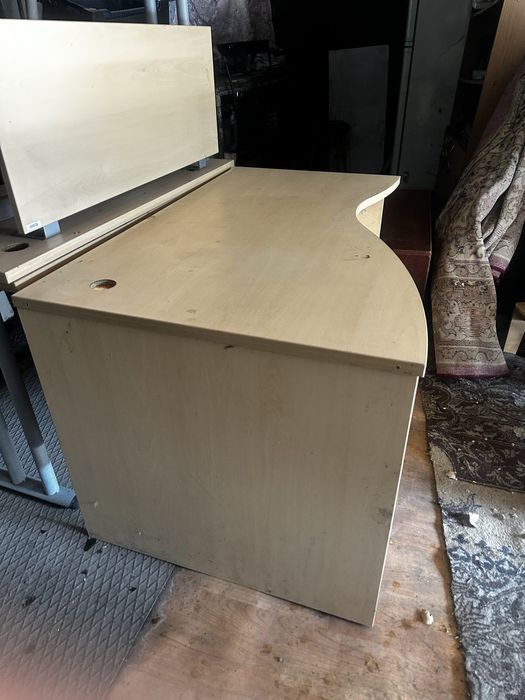 Письменные компьютерные столы